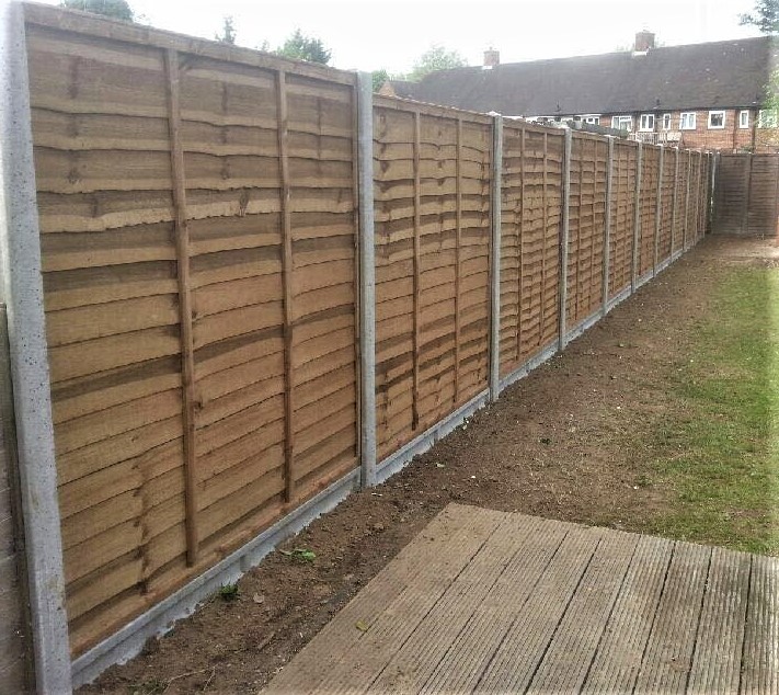 Concrete-Post-and-Gravel-boards-with-Overlap-Fence-Panels-ed.jpg
