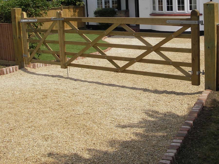 Fencing-in-Enfield.jpg