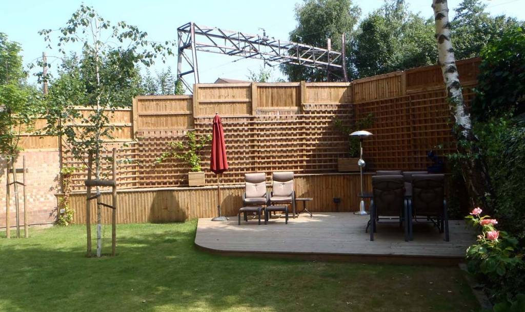 Deck-and-bespoke-fence-and-trellis.jpg
