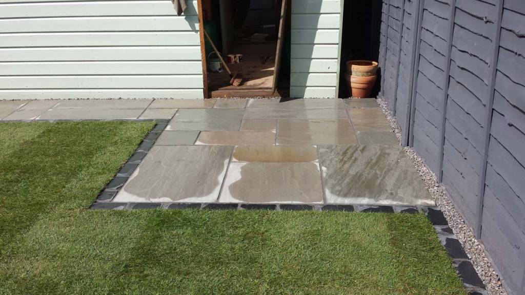 Landscaping-in-Enfield01_154929.jpg